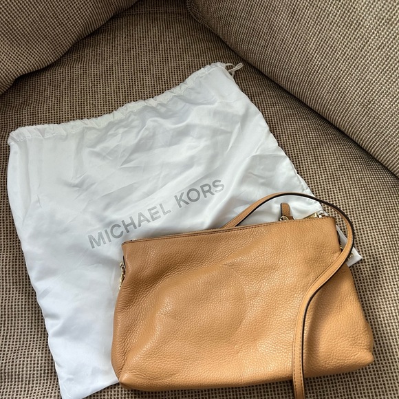 Michael Kors tan shoulder bag - Picture 6 of 6